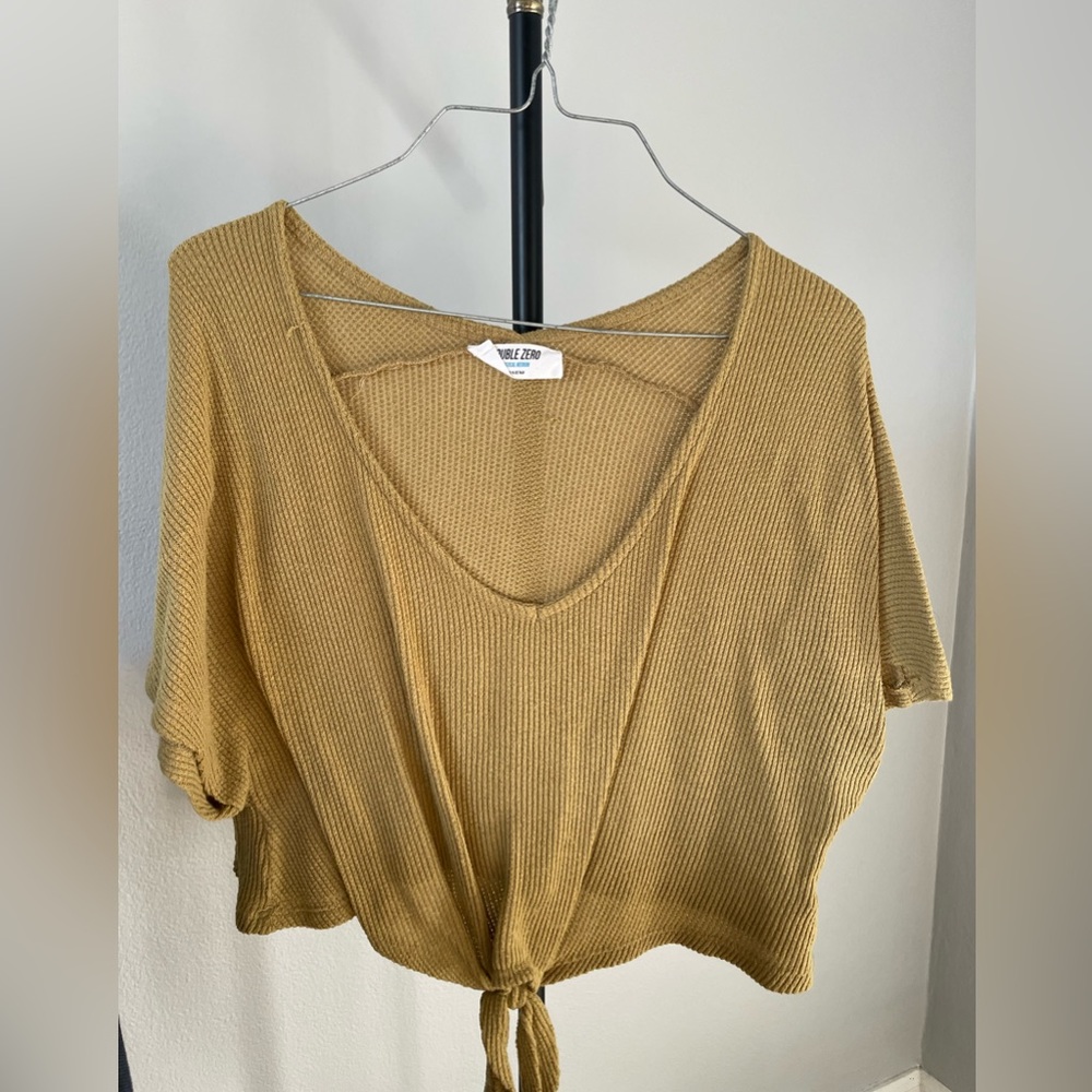 Light green short sleeve crop top